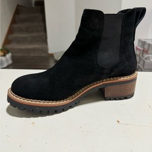 Size 9 Bertuchi Black Leather Lug Sole Chelsea boot